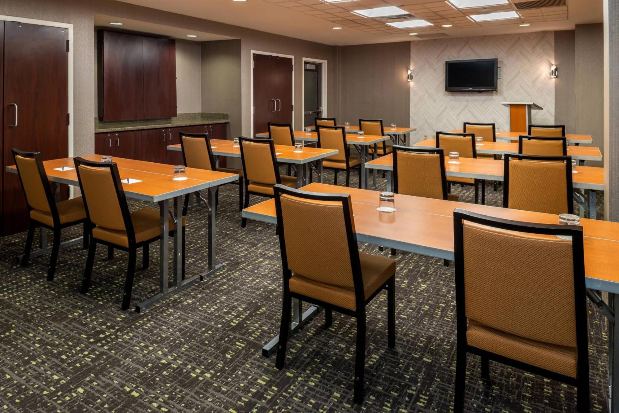 Springhill Suites By Marriott Pittsburgh North Shore Exterior photo
