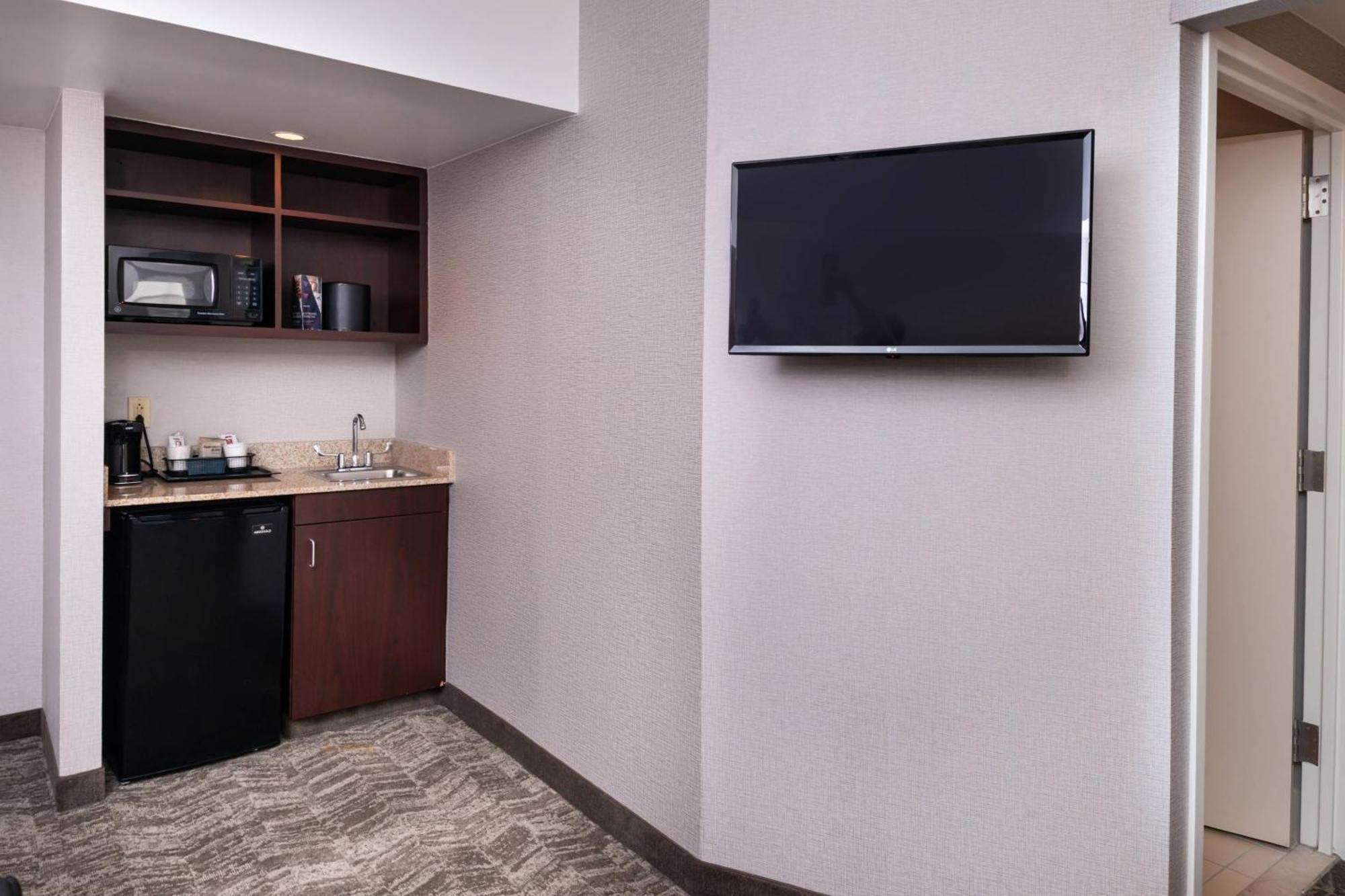 Springhill Suites By Marriott Pittsburgh North Shore Exterior photo